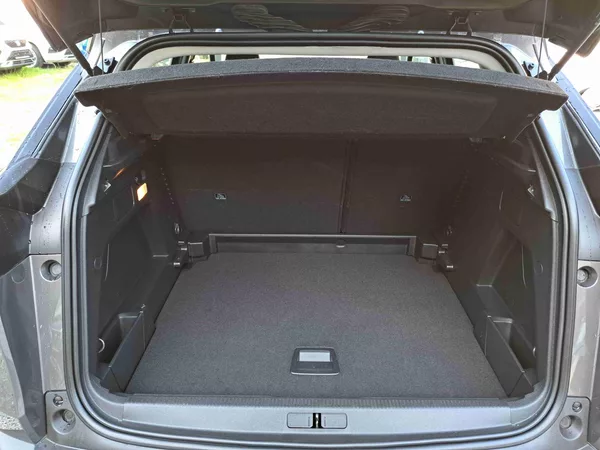 Peugeot 3008 1,2 PT EAT8 LED 17ALU PDC NAVI - foto 16