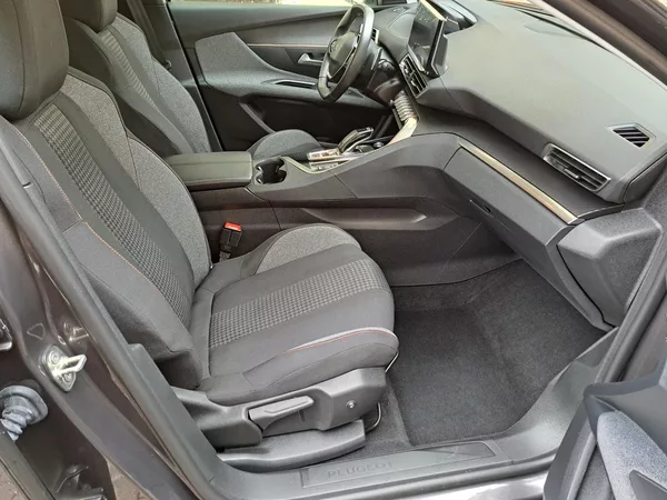 Peugeot 3008 1,2 PT EAT8 LED 17ALU PDC NAVI - foto 9