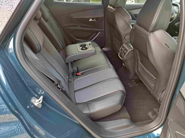 Peugeot 3008 1,2 PT ALLURE 18ALU kameraNAVI - foto 10