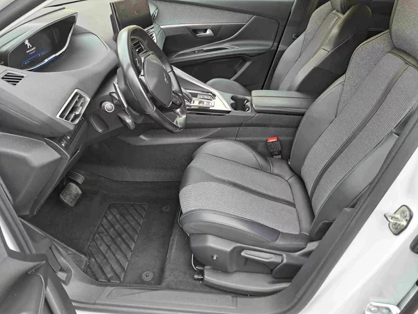 Peugeot 3008 1,2 PT EAT8 ALLURE kamera NAVI - foto 13