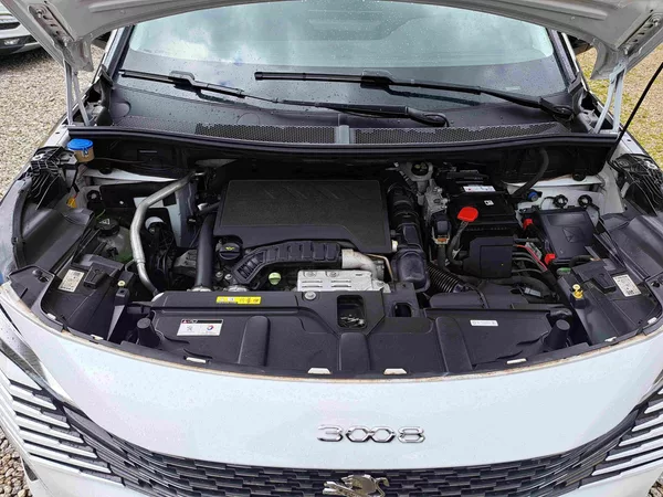 Peugeot 3008 1,2 PT EAT8 ALLURE kamera NAVI - foto 17