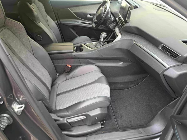 Peugeot 3008 1,2 PT ALLURE LED 18ALU NAVI - foto 9