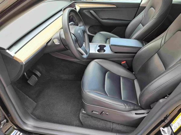 Tesla Model Y RWD 255kW Standard Range 19ALU - foto 11