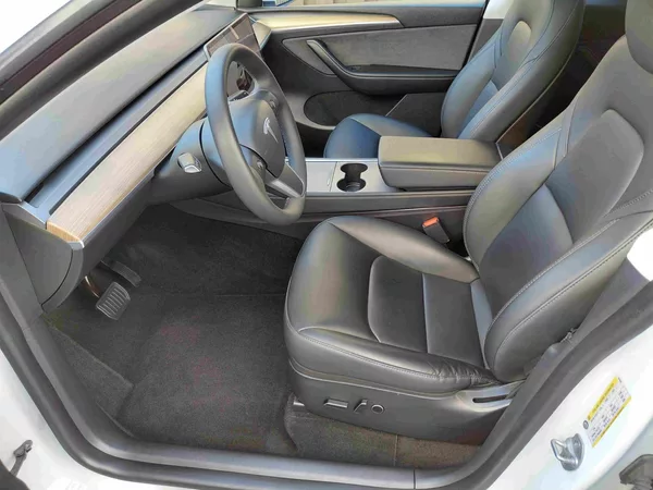Tesla Model Y AWD Long Range - foto 11
