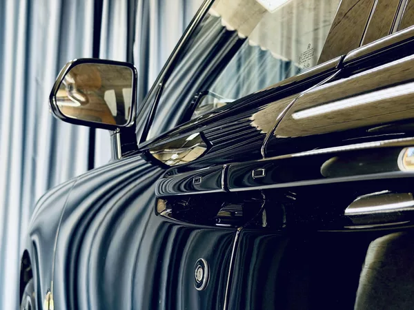 Rolls-Royce Cullinan Black B SHOOTING STARS BESPOKE - foto 10