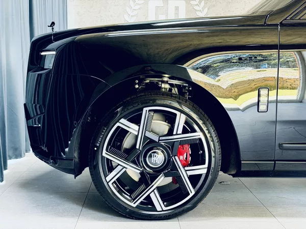 Rolls-Royce Cullinan Black B SHOOTING STARS BESPOKE - foto 11