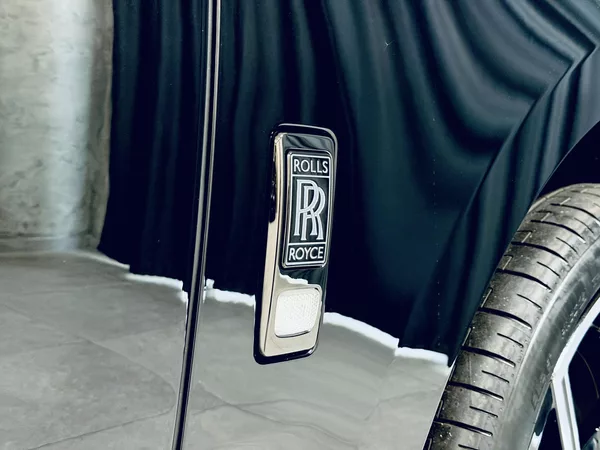 Rolls-Royce Cullinan Black B SHOOTING STARS BESPOKE - foto 14
