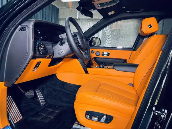 Rolls-Royce Cullinan Black B SHOOTING STARS BESPOKE - foto 17