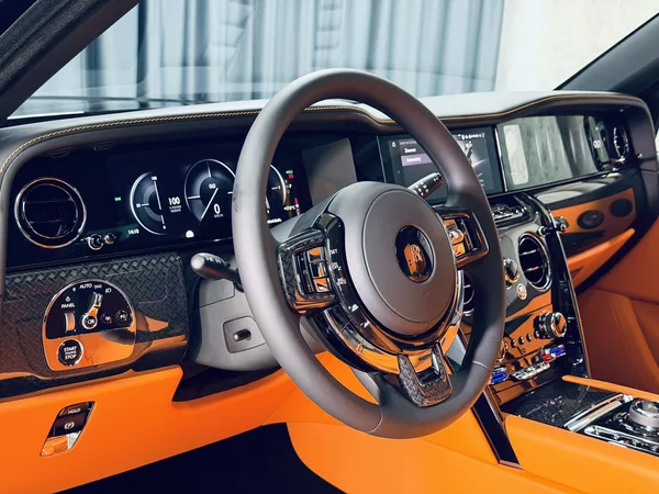 Rolls-Royce Cullinan Black B SHOOTING STARS BESPOKE - foto 20