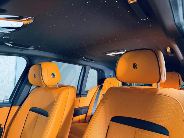 Rolls-Royce Cullinan Black B SHOOTING STARS BESPOKE - foto 22