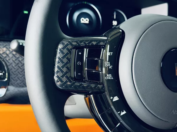Rolls-Royce Cullinan Black B SHOOTING STARS BESPOKE - foto 23