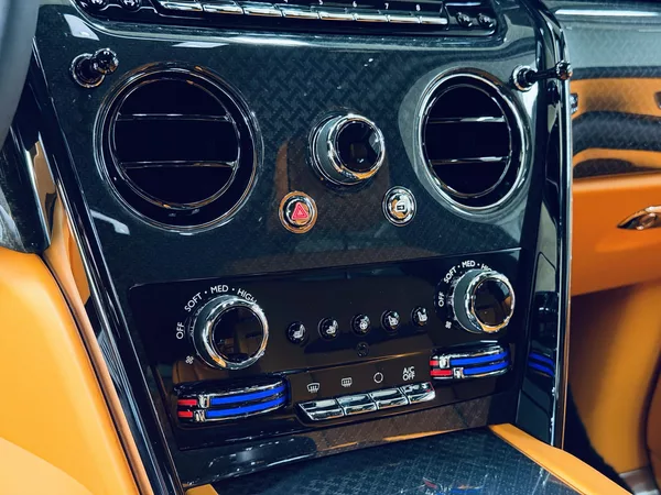 Rolls-Royce Cullinan Black B SHOOTING STARS BESPOKE - foto 28
