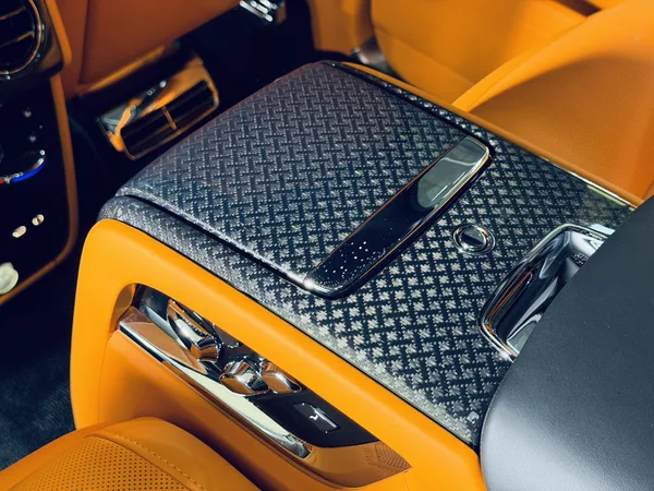 Rolls-Royce Cullinan Black B SHOOTING STARS BESPOKE - foto 37