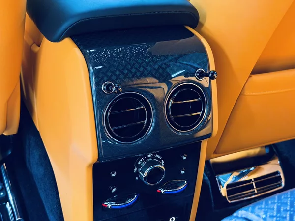 Rolls-Royce Cullinan Black B SHOOTING STARS BESPOKE - foto 38