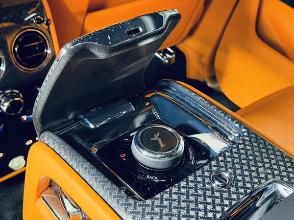 Rolls-Royce Cullinan Black B SHOOTING STARS BESPOKE - foto 42