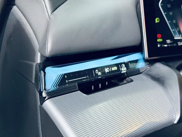 BMW Řada 5 520i*ZÁRUKA*TAŽNÉ*HARM&KARDON - foto 21