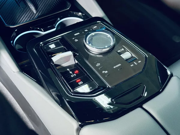 BMW Řada 5 520i*ZÁRUKA*TAŽNÉ*HARM&KARDON - foto 26