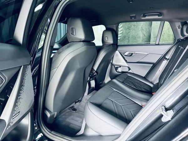 BMW Řada 5 520i*ZÁRUKA*TAŽNÉ*HARM&KARDON - foto 36