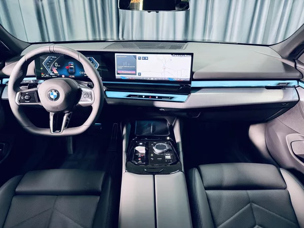BMW Řada 5 520i*ZÁRUKA*TAŽNÉ*HARM&KARDON - foto 38