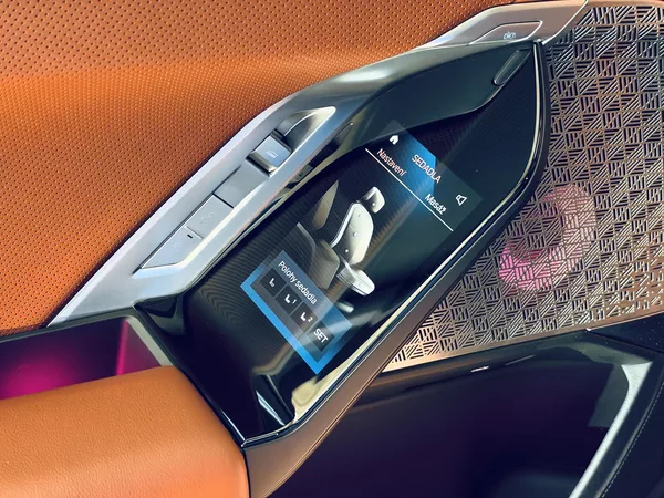 BMW Řada 7 750e*ZÁRUKA*TV*MAX.VÝBAVA - foto 33