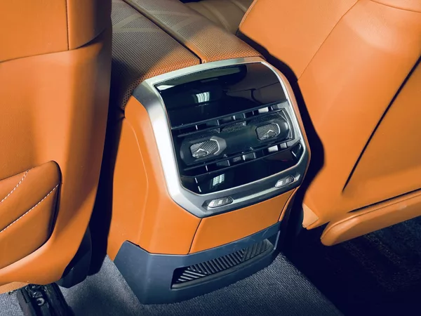 BMW Řada 7 750e*ZÁRUKA*TV*MAX.VÝBAVA - foto 39