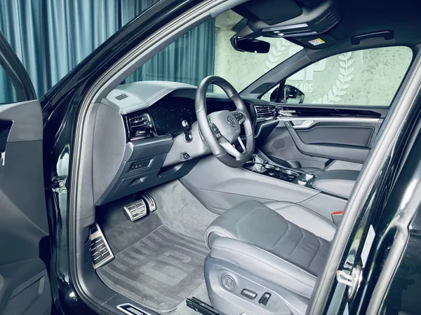 Volkswagen Touareg 3.0TDI*R-LINE*HUD*TAŽ*VZDUCH* - foto 13