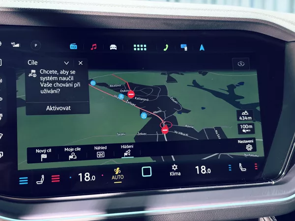 Volkswagen Touareg 3.0TDI*R-LINE*HUD*TAŽ*VZDUCH* - foto 27