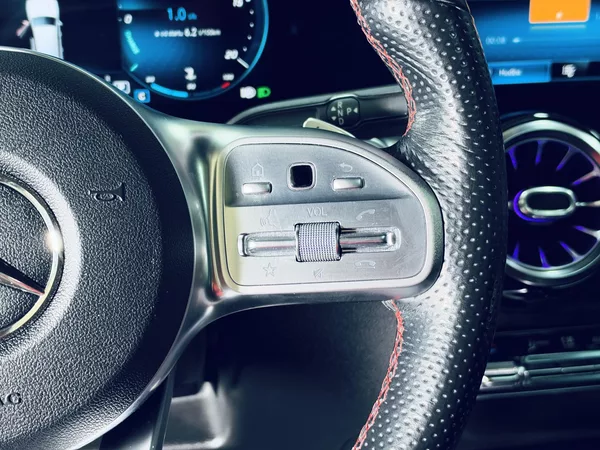 Mercedes-Benz GLB 220d 4M AMG PANO HUD TAŽNÉ - foto 17