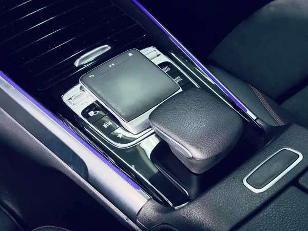 Mercedes-Benz GLB 220d 4M AMG PANO HUD TAŽNÉ - foto 20