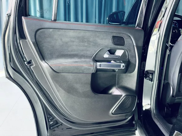 Mercedes-Benz GLB 220d 4M AMG PANO HUD TAŽNÉ - foto 27