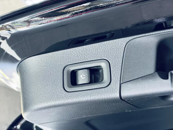 Mercedes-Benz GLB 220d 4M AMG PANO HUD TAŽNÉ - foto 33