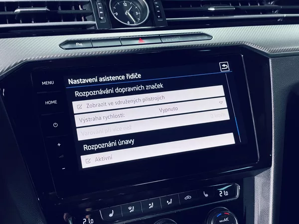 Volkswagen Passat 2.0TDI*R-LINE*CZ*LED*1.MAJ* - foto 30