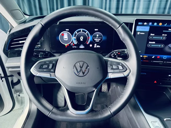 Volkswagen Passat 1.5Tsi*TAŽ*MASAŽE*360°KAMERY* - foto 20