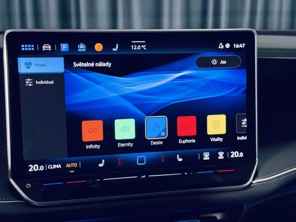 Volkswagen Passat 1.5Tsi*TAŽ*MASAŽE*360°KAMERY* - foto 28