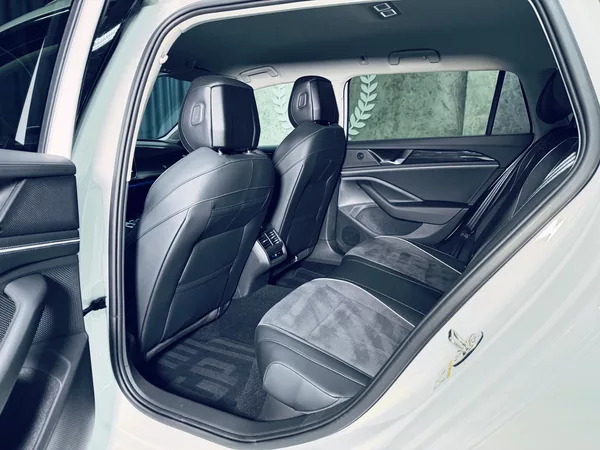 Volkswagen Passat 1.5Tsi*TAŽ*MASAŽE*360°KAMERY* - foto 30