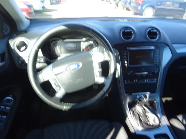Ford Mondeo 2,0 TDI 103 kW - foto 11
