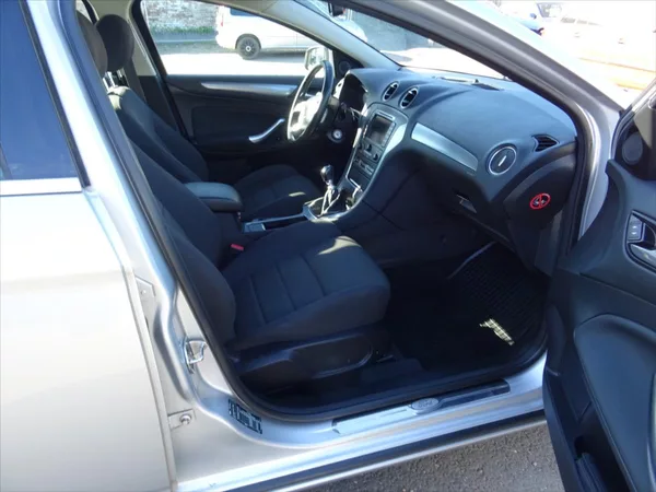 Ford Mondeo 2,0 TDI 103 kW - foto 13