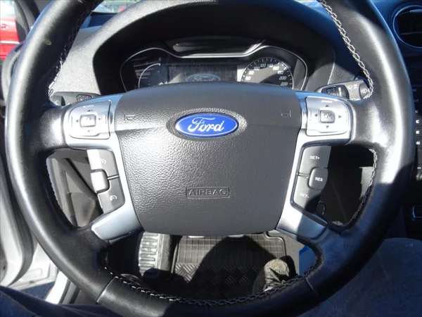 Ford Mondeo 2,0 TDI 103 kW - foto 19