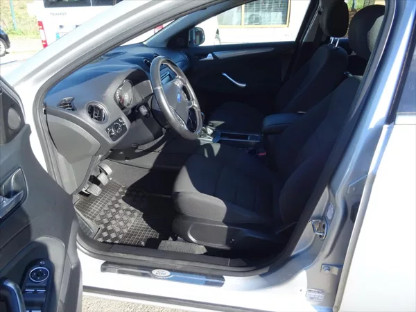 Ford Mondeo 2,0 TDI 103 kW - foto 9