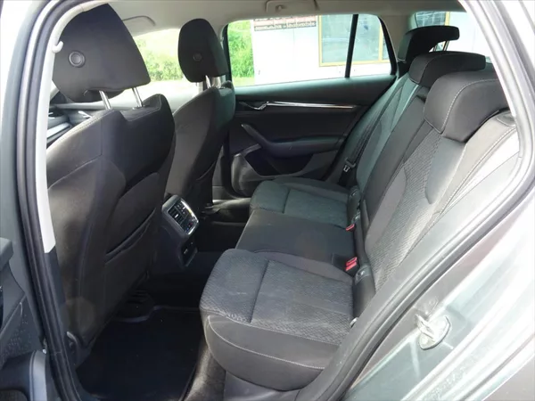 Škoda Octavia 1,0 TSI 81 kW Business - foto 13