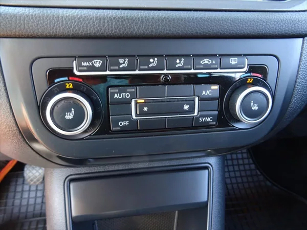 Volkswagen Tiguan 1,4 Koupen v ČR 1.Majitel - foto 20