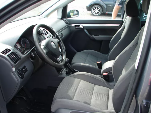 Volkswagen Touran 2.0 TDI Highline SERVISKA - foto 10
