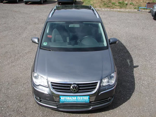 Volkswagen Touran 2.0 TDI Highline SERVISKA - foto 17