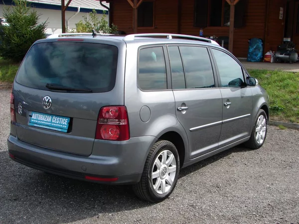 Volkswagen Touran 2.0 TDI Highline SERVISKA - foto 4