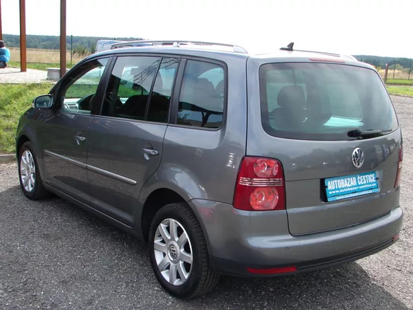 Volkswagen Touran 2.0 TDI Highline SERVISKA - foto 6