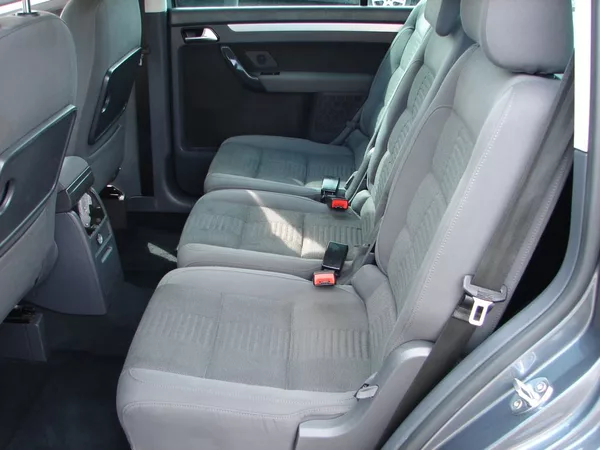 Volkswagen Touran 2.0 TDI Highline SERVISKA - foto 8