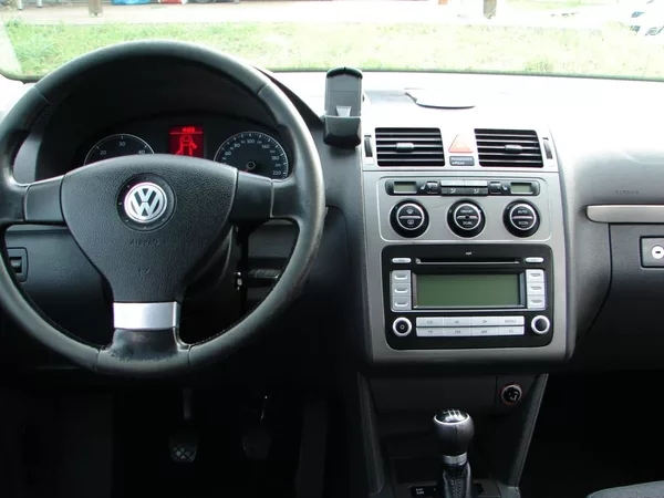Volkswagen Touran 2.0 TDI Highline SERVISKA - foto 9