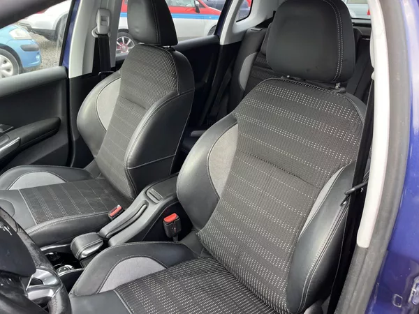 Peugeot 2008 1.6 HDI - foto 13