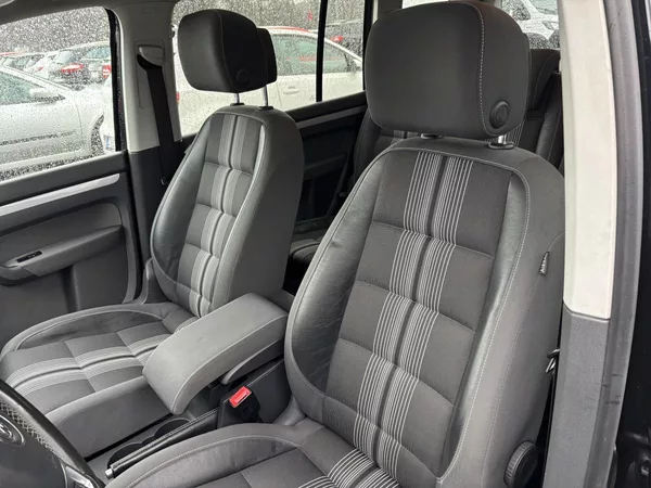 Volkswagen Touran 2.0 TDI MATCH 7 MIST - foto 16