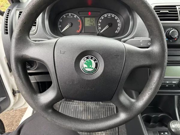 Škoda Fabia 1.2i - foto 16